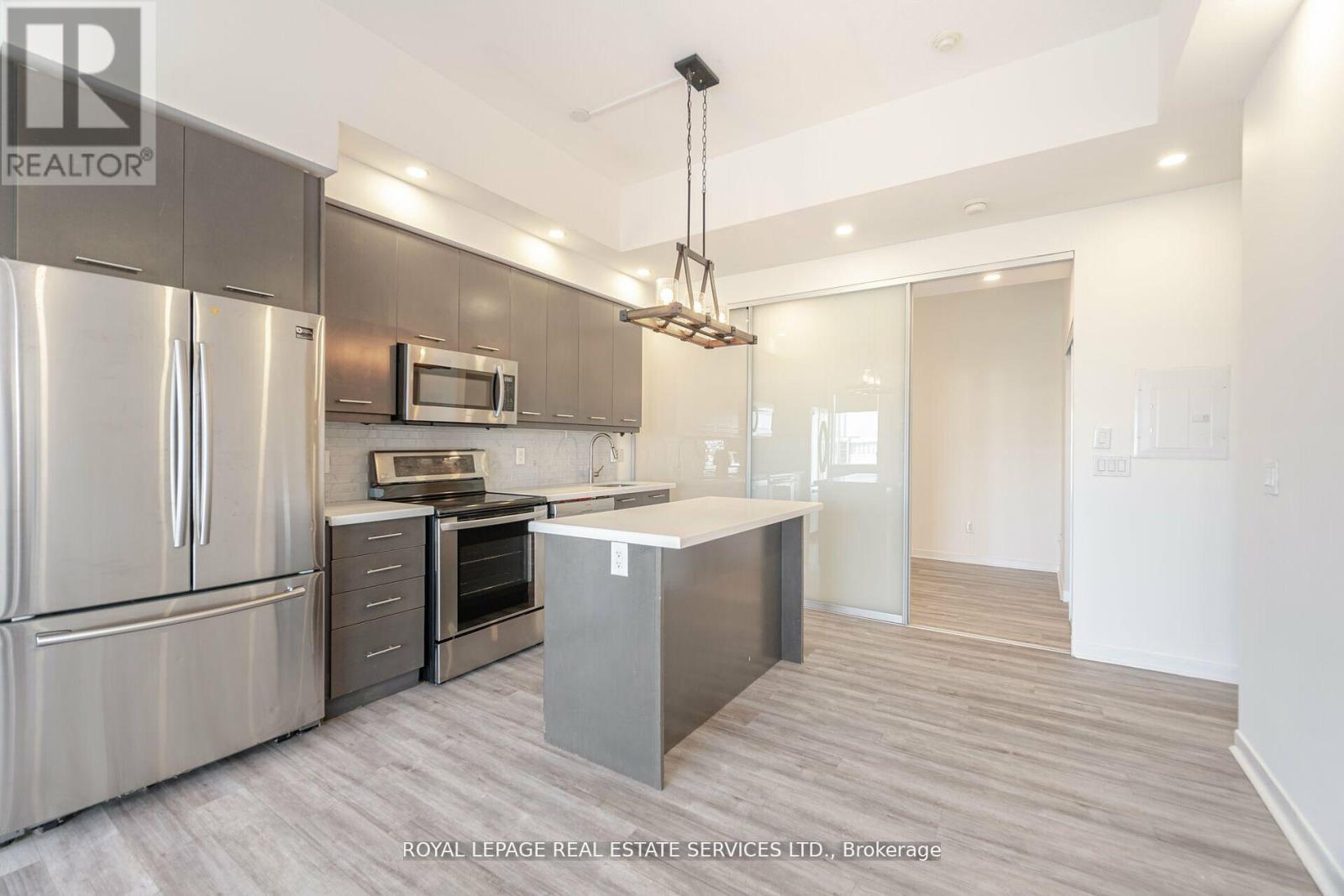 602 - 360 Square One Drive, Mississauga, Ontario  L5B 0E6 - Photo 12 - W12299450
