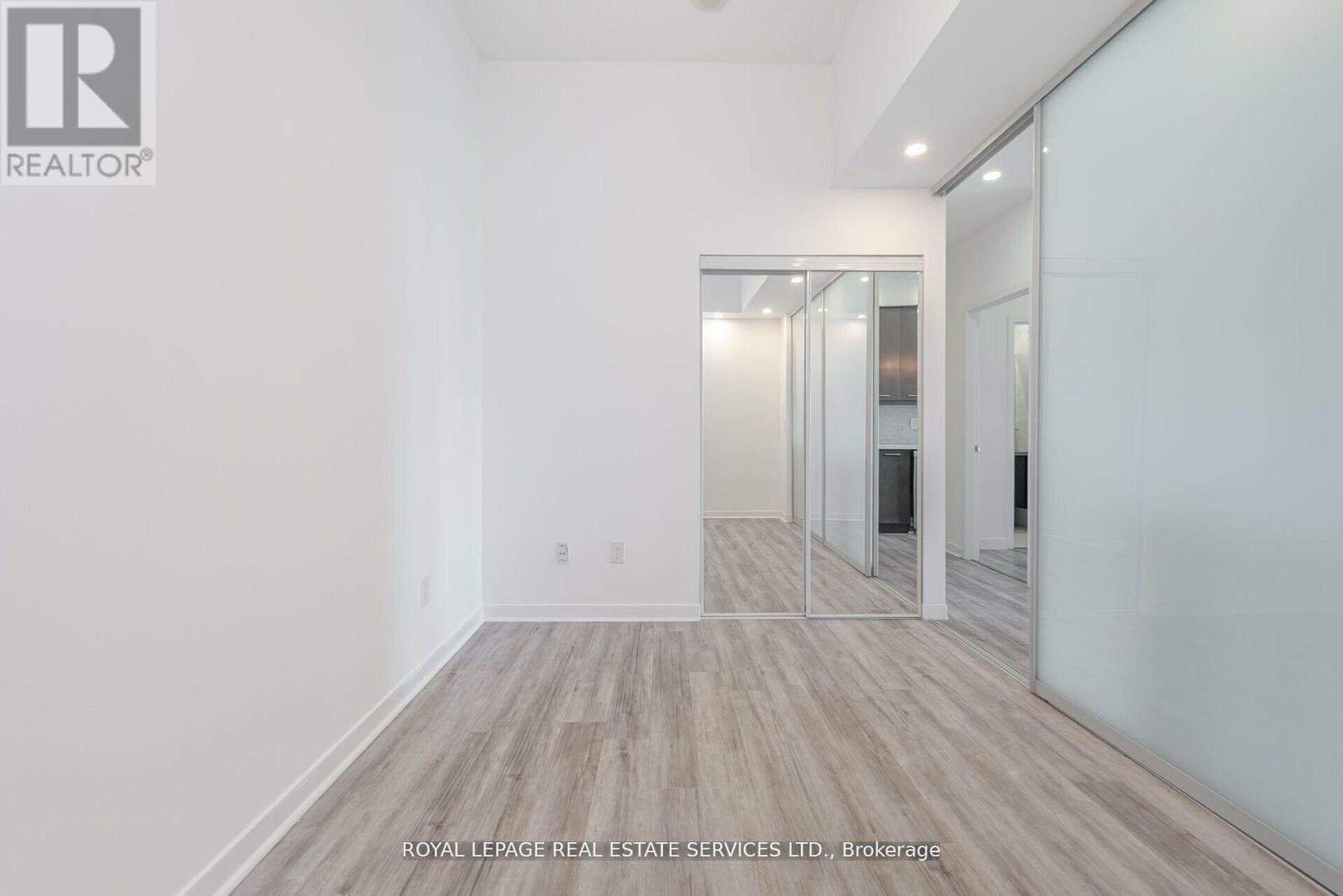 602 - 360 Square One Drive, Mississauga, Ontario  L5B 0E6 - Photo 25 - W12299450