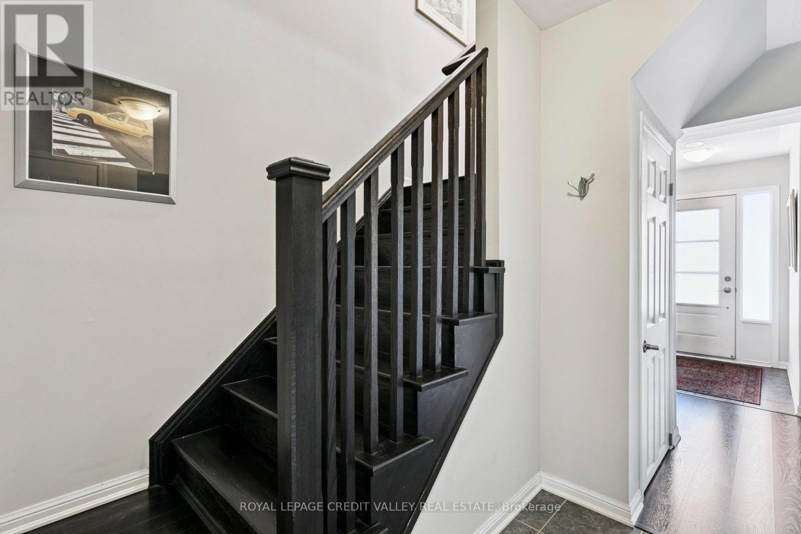 Property at 118 BAYCLIFFE CRESCENT image 5