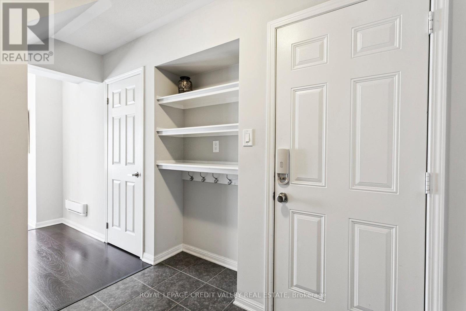 118 Baycliffe Crescent, Brampton, Ontario  L7A 3Z4 - Photo 6 - W12299501