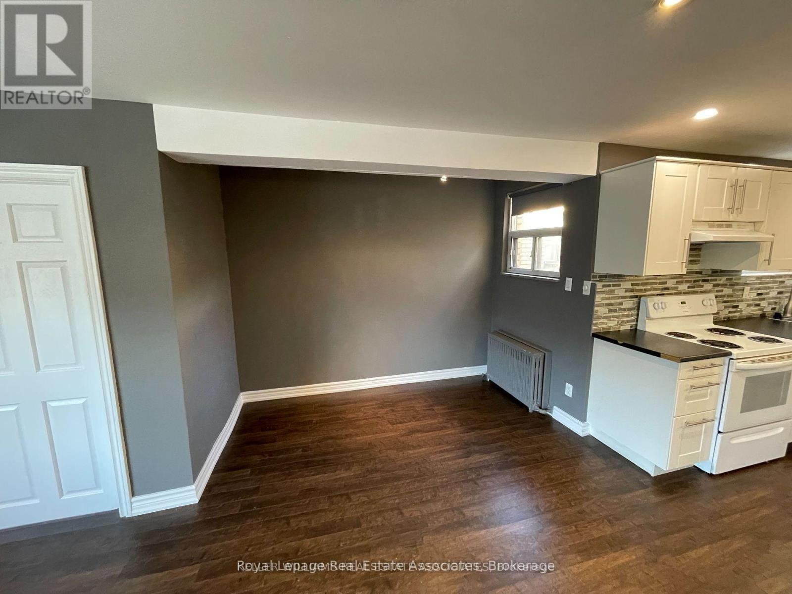 233 Lakeshore Road E, Mississauga, Ontario  L5G 1G8 - Photo 13 - W12299503