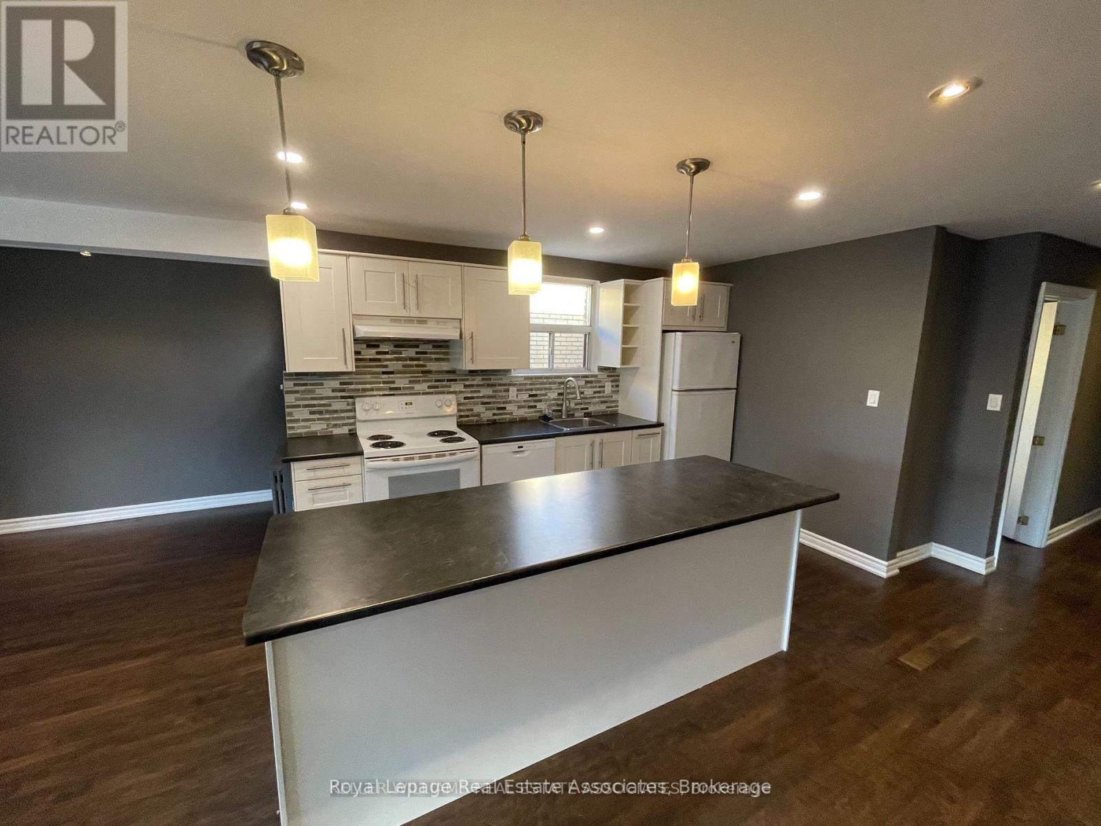 233 Lakeshore Road E, Mississauga, Ontario  L5G 1G8 - Photo 15 - W12299503