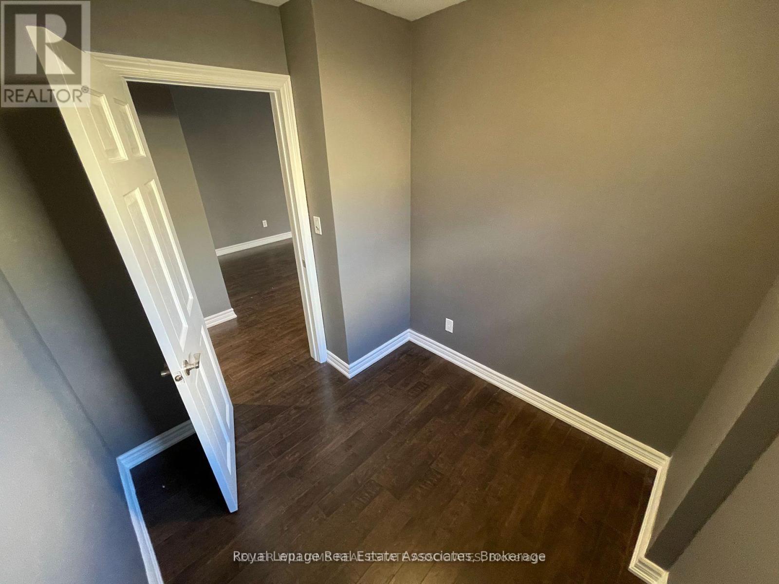 233 Lakeshore Road E, Mississauga, Ontario  L5G 1G8 - Photo 22 - W12299503