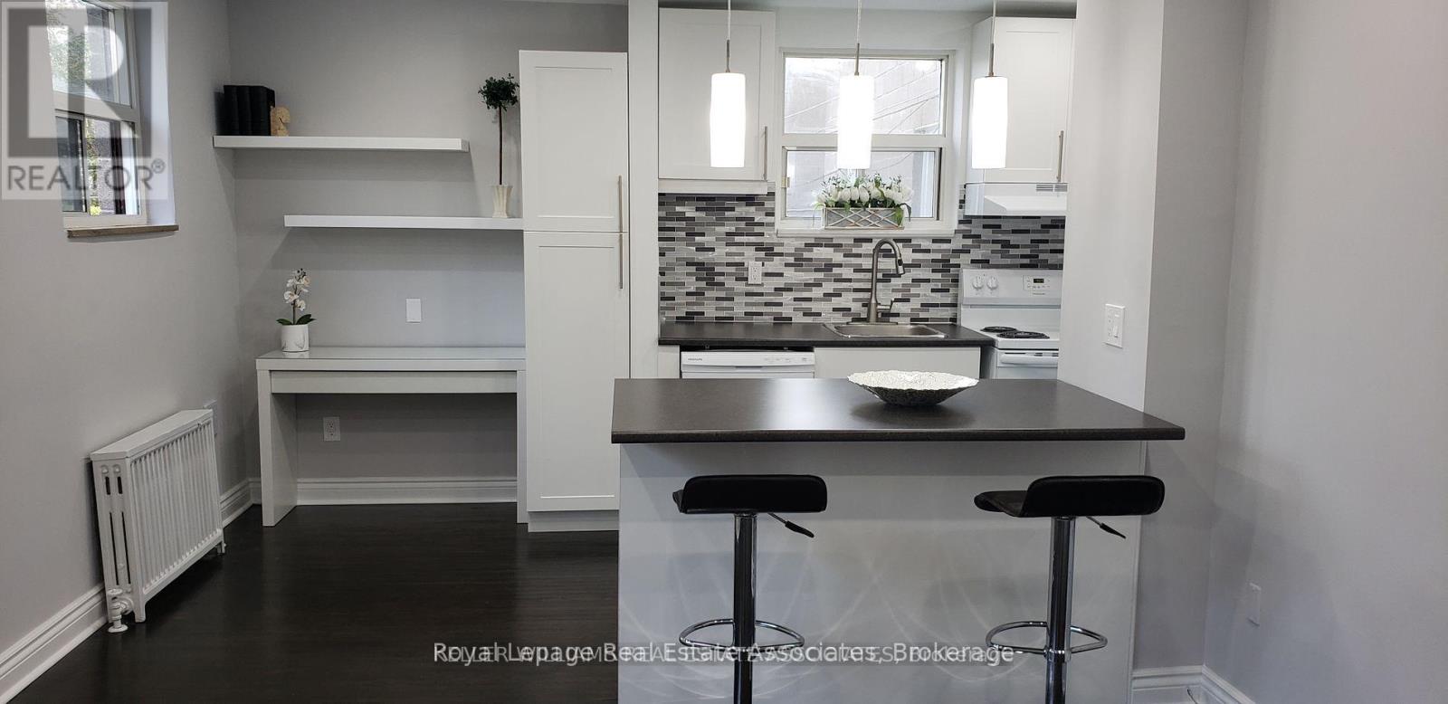 233 Lakeshore Road E, Mississauga, Ontario  L5G 1G8 - Photo 24 - W12299503