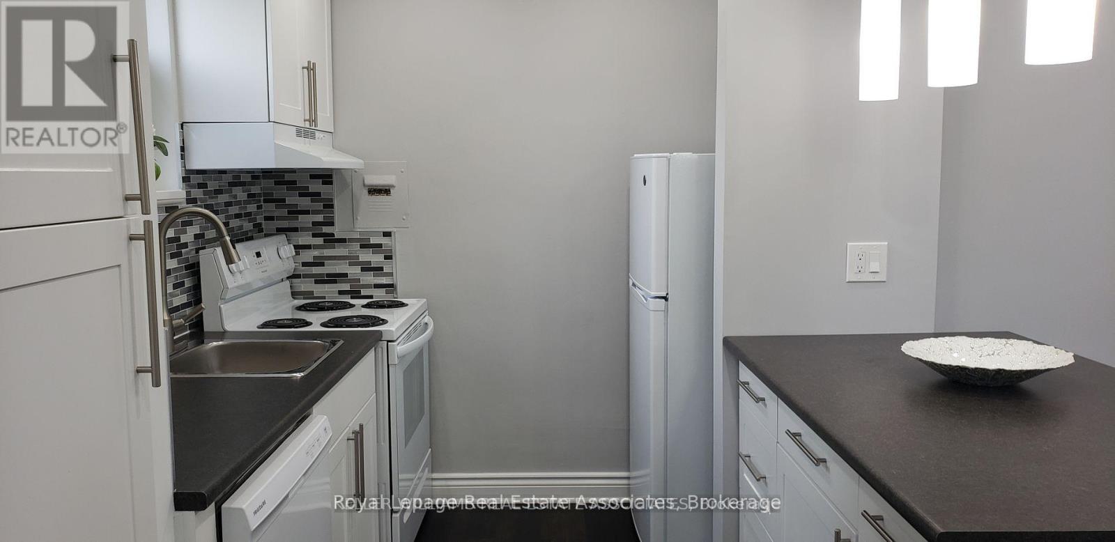 233 Lakeshore Road E, Mississauga, Ontario  L5G 1G8 - Photo 25 - W12299503