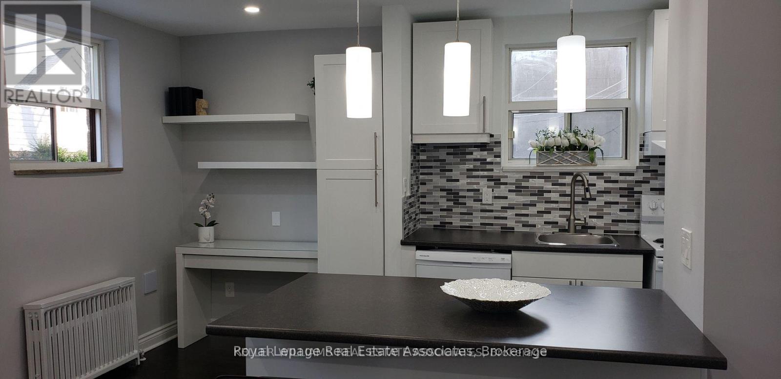 233 Lakeshore Road E, Mississauga, Ontario  L5G 1G8 - Photo 26 - W12299503