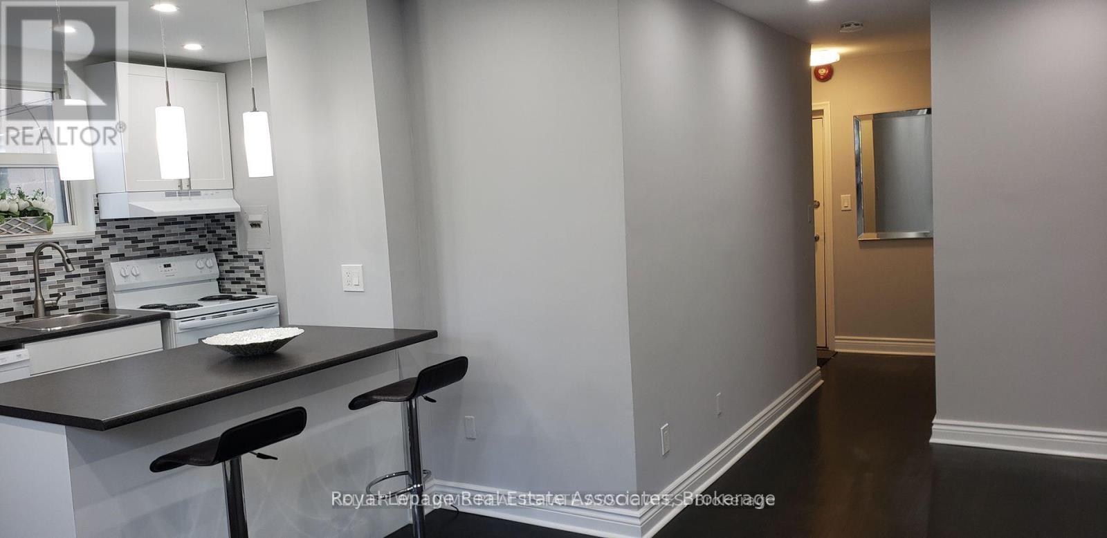233 Lakeshore Road E, Mississauga, Ontario  L5G 1G8 - Photo 27 - W12299503