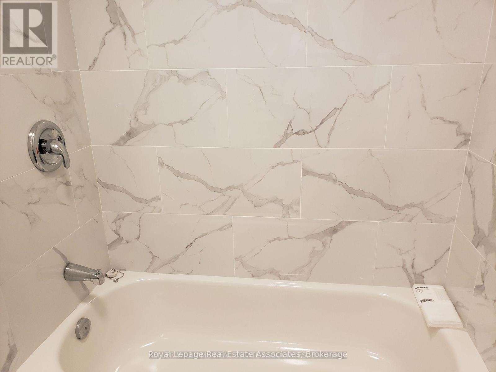 233 Lakeshore Road E, Mississauga, Ontario  L5G 1G8 - Photo 29 - W12299503