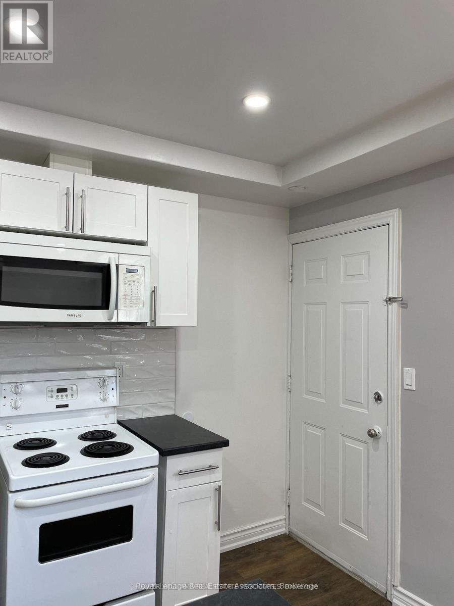 233 Lakeshore Road E, Mississauga, Ontario  L5G 1G8 - Photo 32 - W12299503