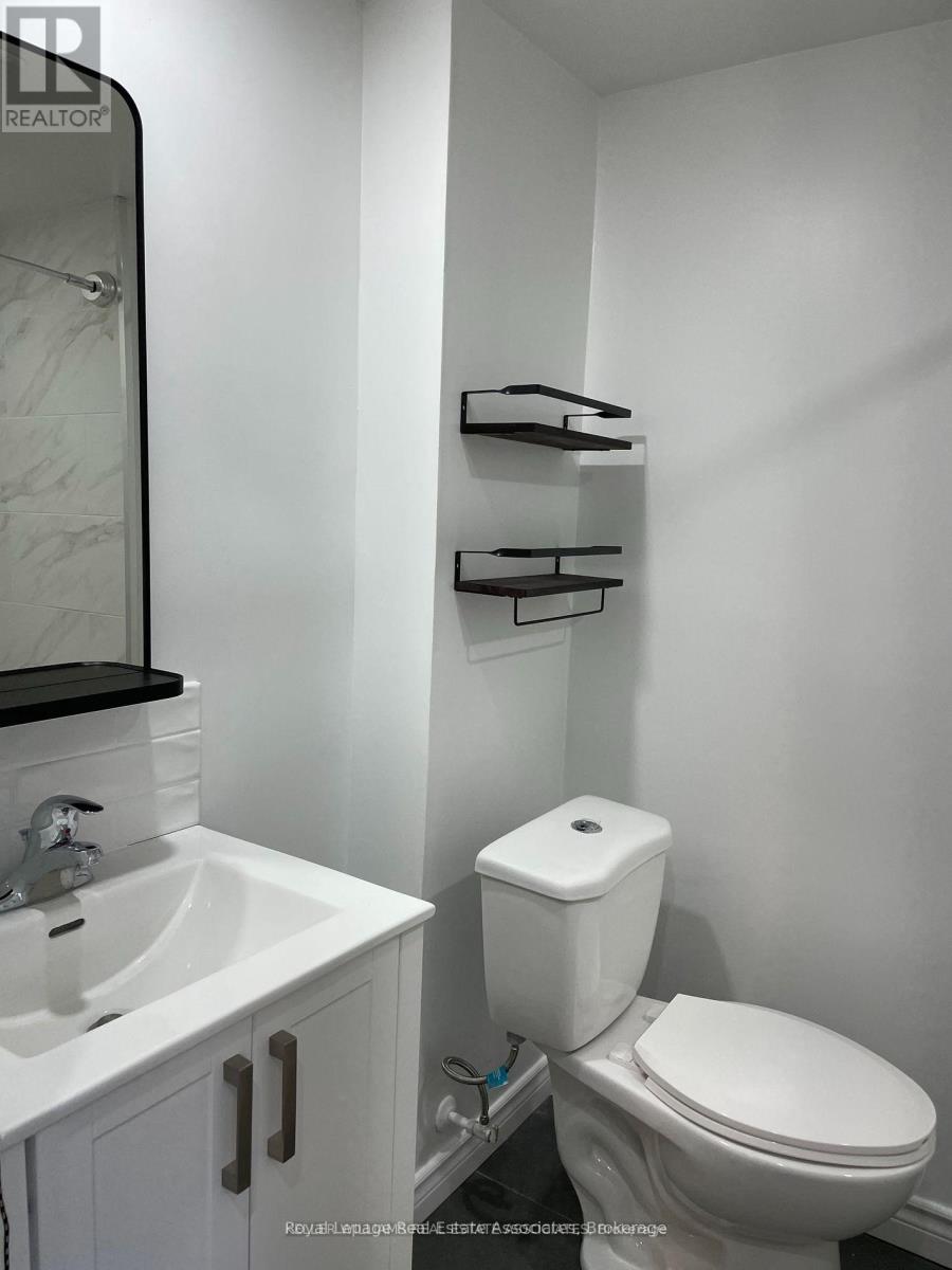 233 Lakeshore Road E, Mississauga, Ontario  L5G 1G8 - Photo 34 - W12299503
