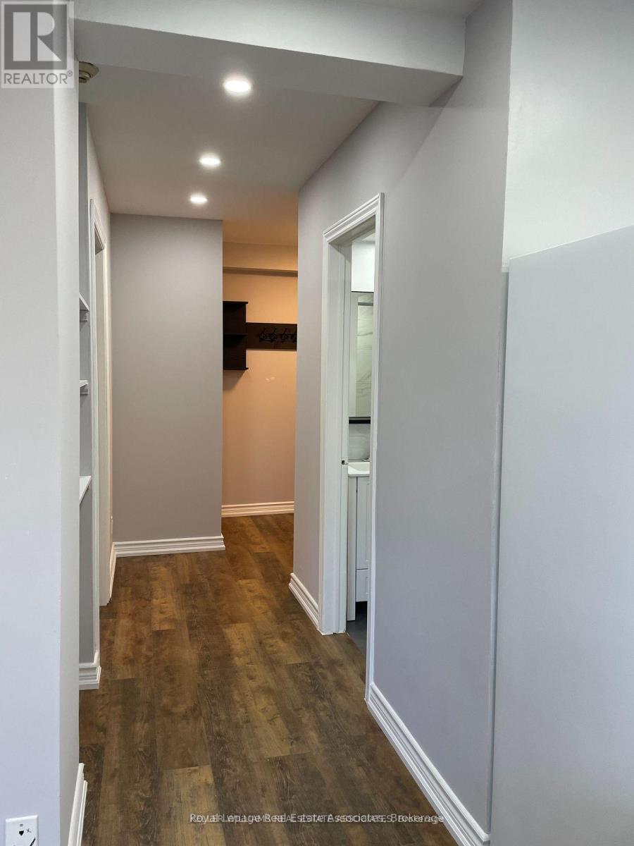 233 Lakeshore Road E, Mississauga, Ontario  L5G 1G8 - Photo 35 - W12299503