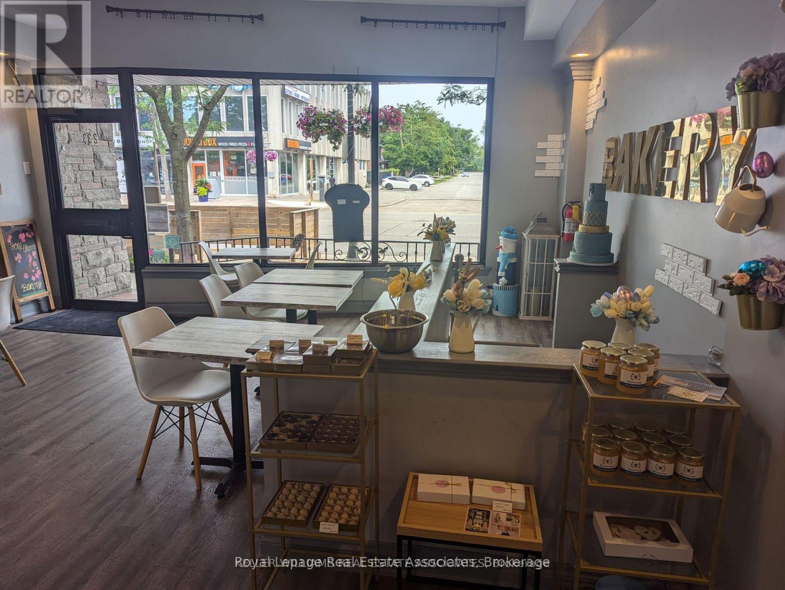 233 Lakeshore Road E, Mississauga, Ontario  L5G 1G8 - Photo 5 - W12299503