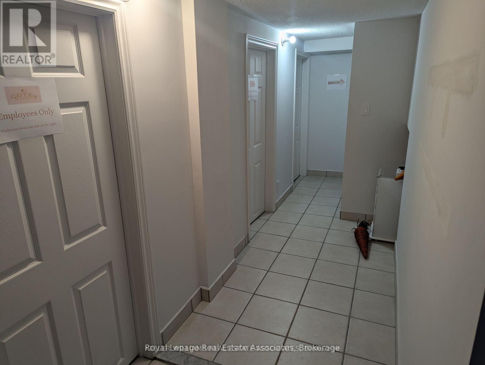 233 Lakeshore Road E, Mississauga, Ontario  L5G 1G8 - Photo 7 - W12299503