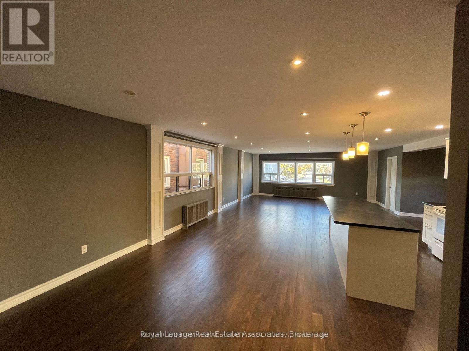 233 Lakeshore Road E, Mississauga, Ontario  L5G 1G8 - Photo 9 - W12299503