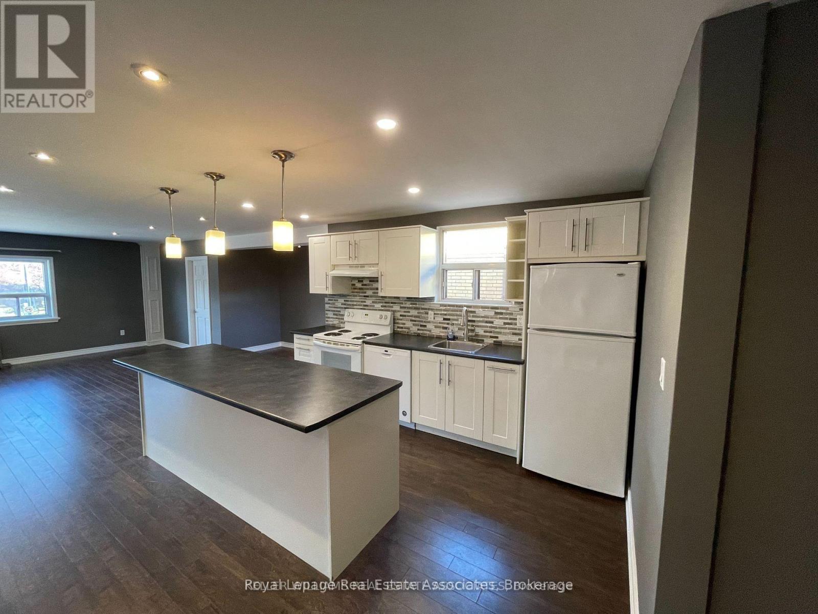 233 Lakeshore Road E, Mississauga, Ontario  L5G 1G8 - Photo 16 - W12299544