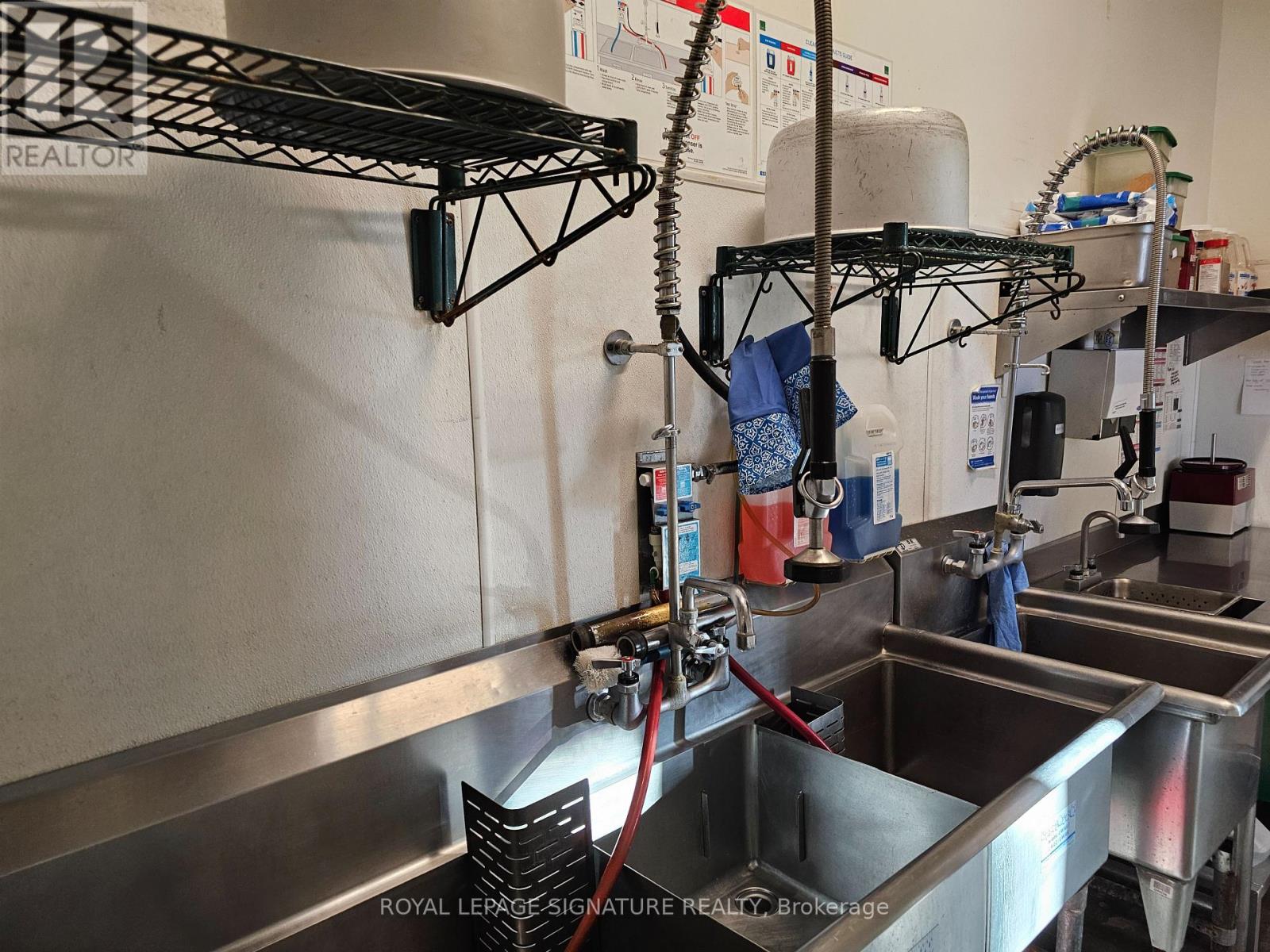 10 Manitou Drive, Kitchener, Ontario  N2C 2N3 - Photo 9 - X12299475