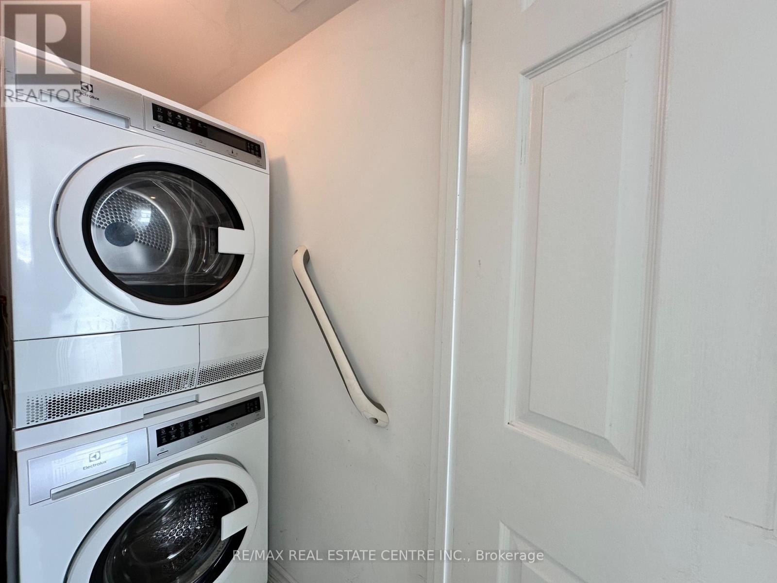 302 - 1360 Rathburn Road E, Mississauga, Ontario  L4W 4H4 - Photo 11 - W12241436