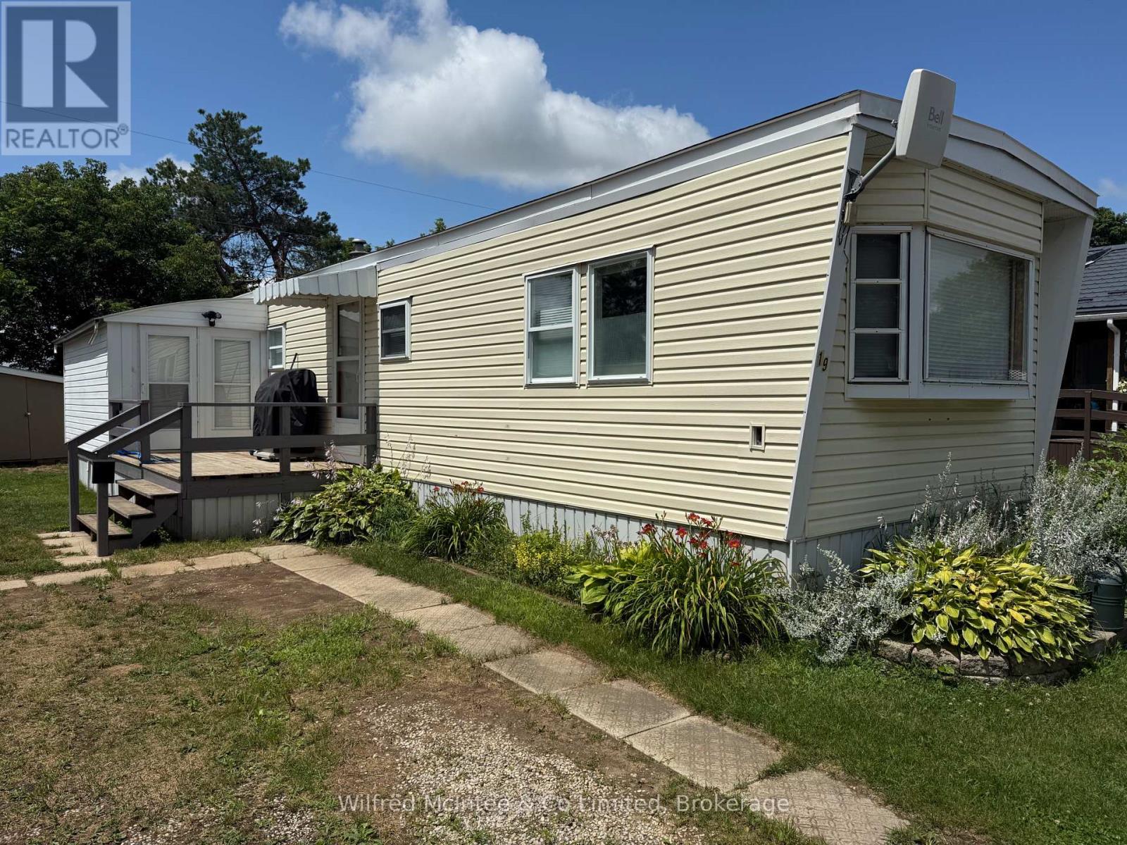 19 Bluejay Crescent, Brockton, Ontario  N0G 2V0 - Photo 18 - X12295664