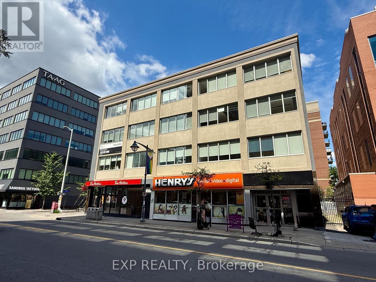 396 Cooper Street, Ottawa, Ontario  K2P 2H7 - Photo 2 - X12299772