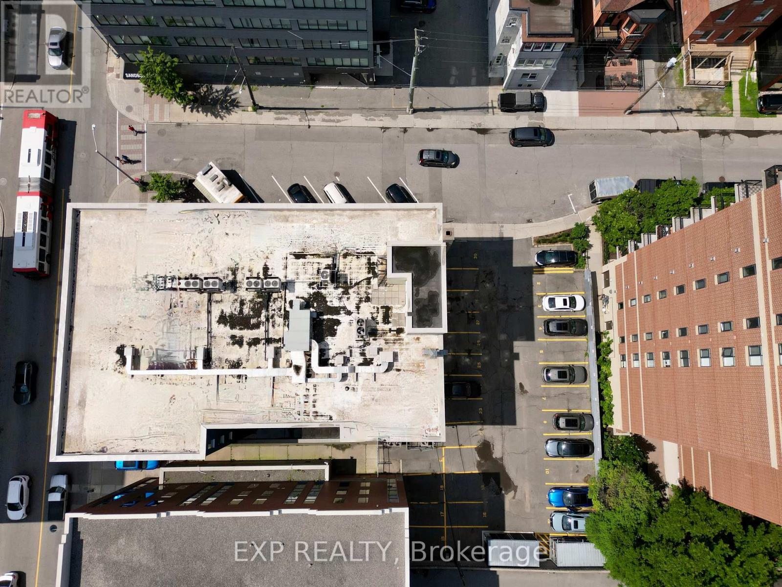 396 Cooper Street, Ottawa, Ontario  K2P 2H7 - Photo 3 - X12299772