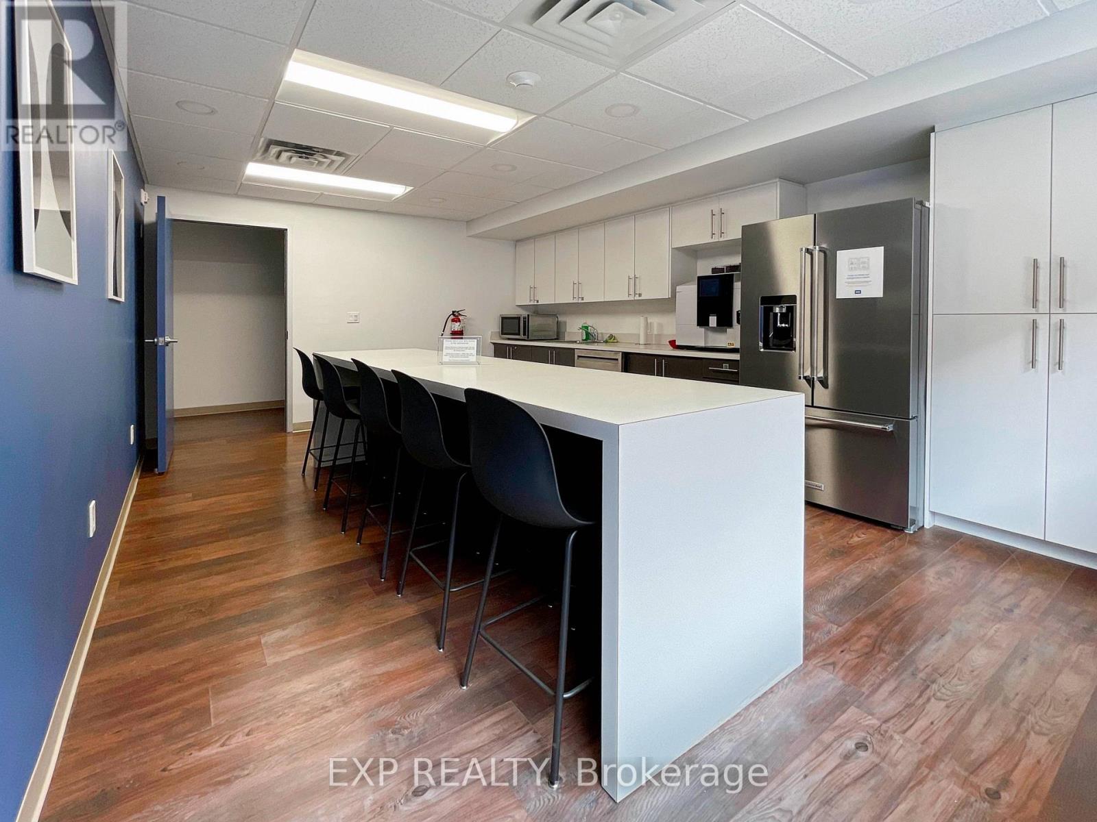 396 Cooper Street, Ottawa, Ontario  K2P 2H7 - Photo 9 - X12299772