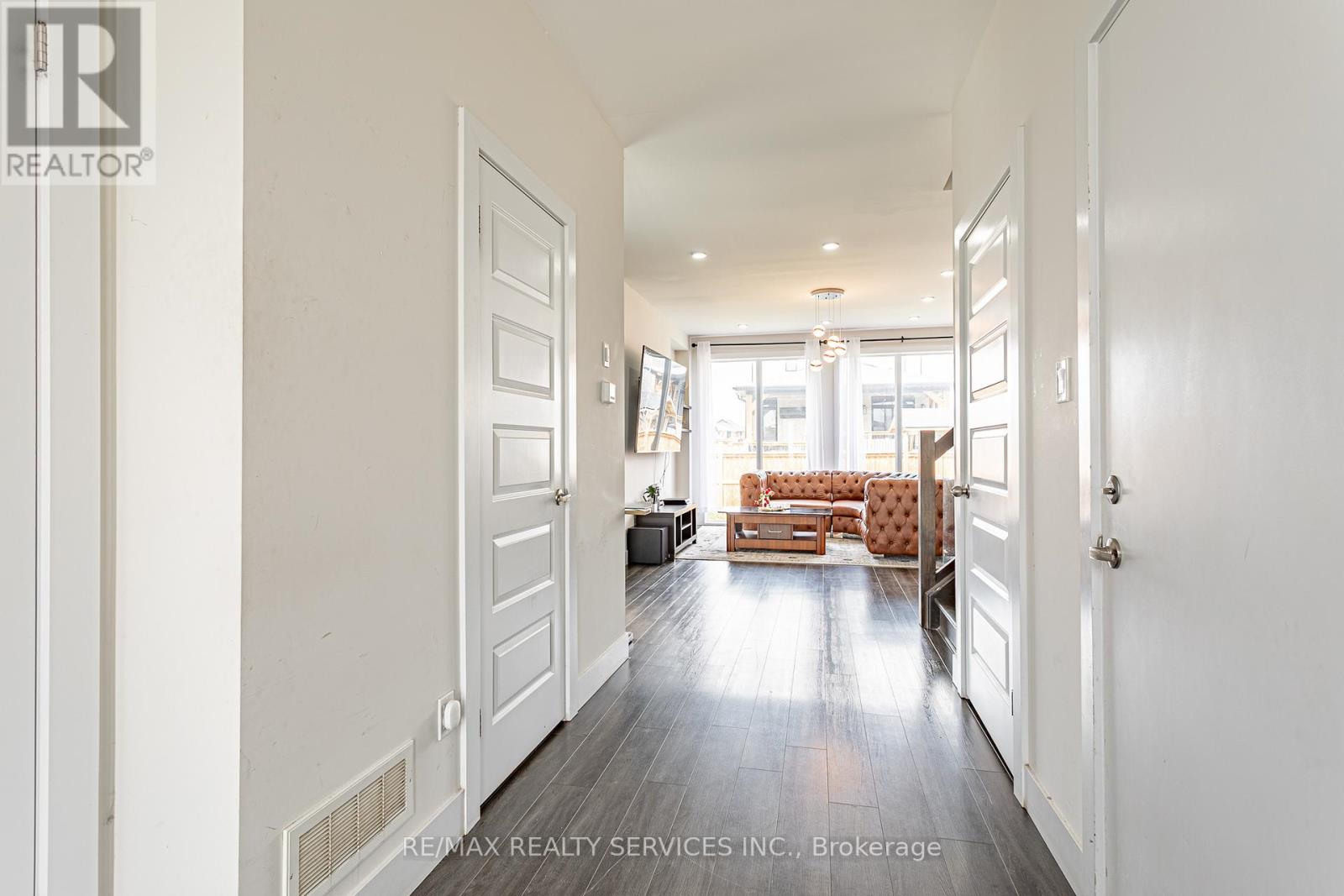 Property at 2227 EVANS BOULEVARD image 4