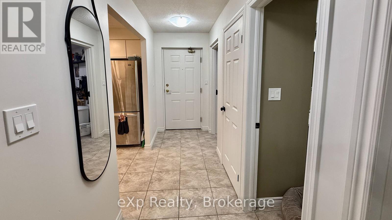 105 - 536 11th Avenue E, Hanover, Ontario  N4N 2S4 - Photo 4 - X12299729