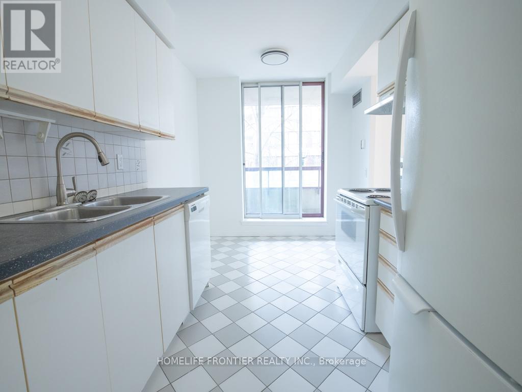 210 - 81 Townsgate Drive E, Vaughan, Ontario  L4J 8E6 - Photo 12 - N12299576