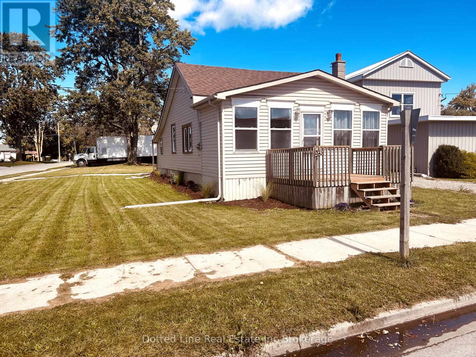 156 Borden Avenue, Central Elgin, Ontario  N0L 1B0 - Photo 1 - X12139703