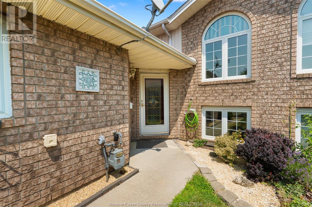 Property at 186 Bennie AVENUE image 3