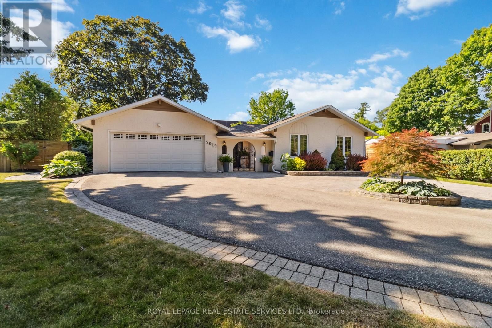 Property at 2019 LAKESHORE ROAD W image 1