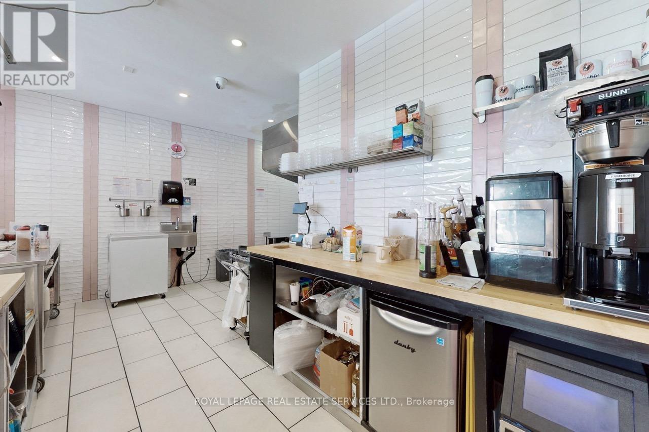 3830 Bloor Street W, Toronto, Ontario  M9B 1K8 - Photo 13 - W12299627
