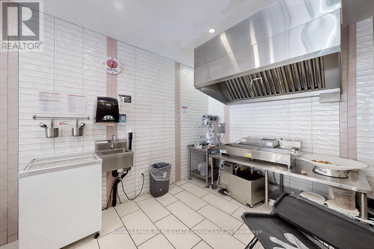 3830 Bloor Street W, Toronto, Ontario  M9B 1K8 - Photo 14 - W12299627