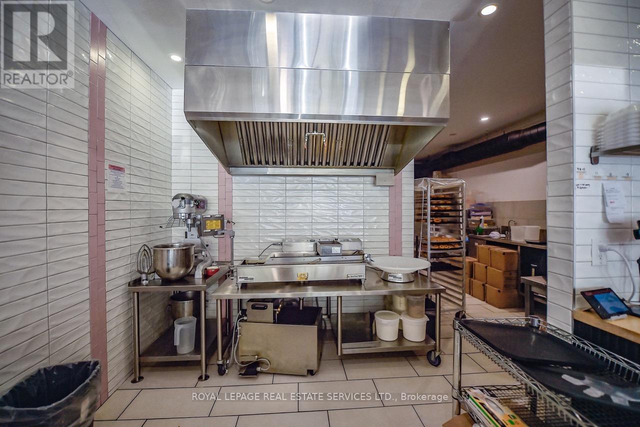 3830 Bloor Street W, Toronto, Ontario  M9B 1K8 - Photo 19 - W12299627