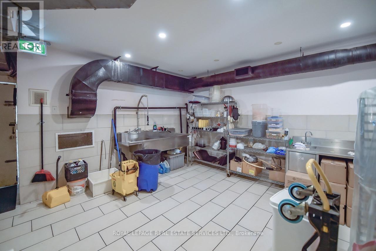 3830 Bloor Street W, Toronto, Ontario  M9B 1K8 - Photo 21 - W12299627