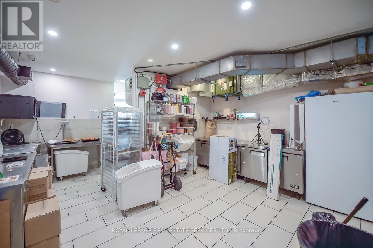 3830 Bloor Street W, Toronto, Ontario  M9B 1K8 - Photo 23 - W12299627