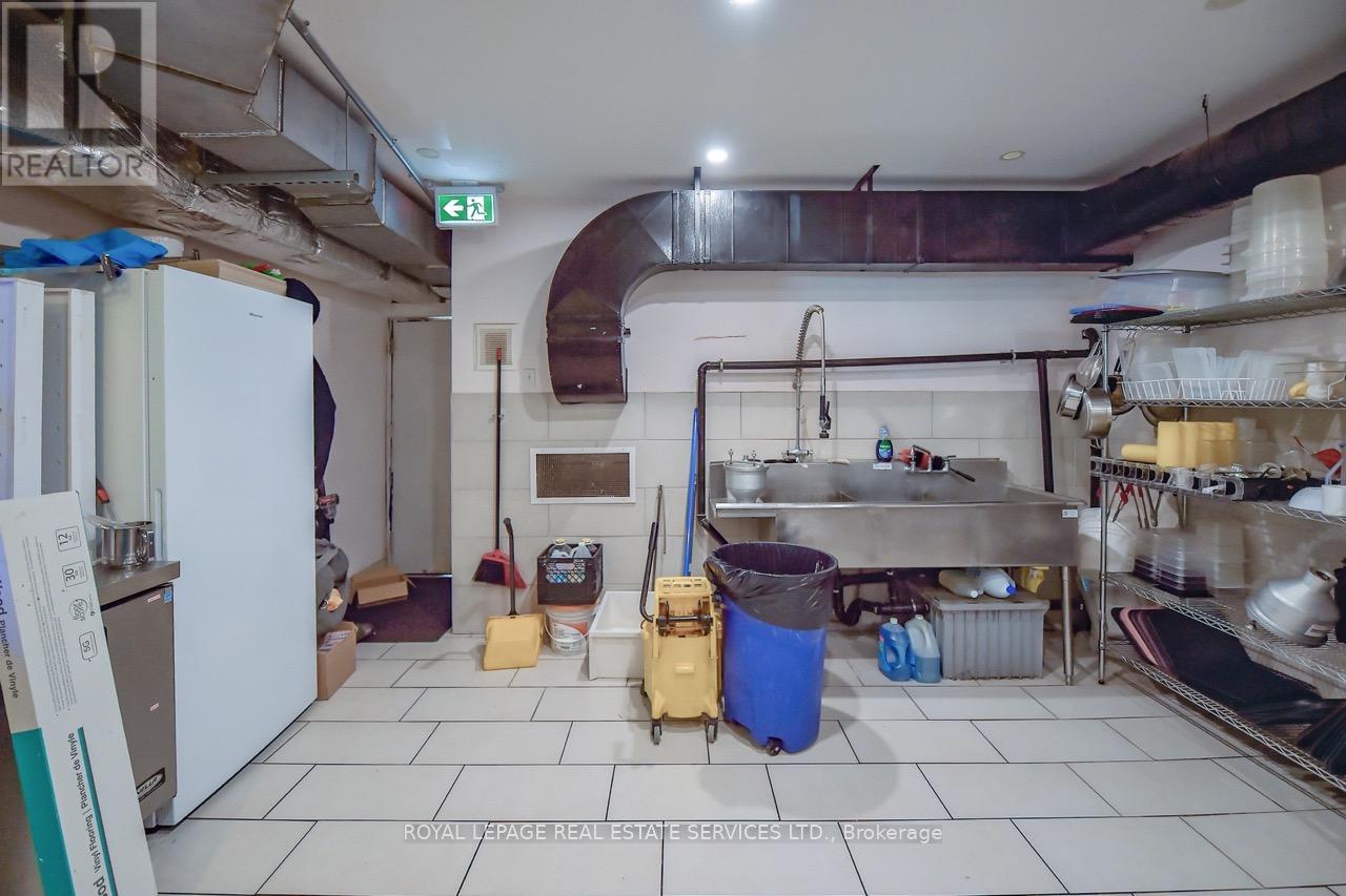 3830 Bloor Street W, Toronto, Ontario  M9B 1K8 - Photo 25 - W12299627