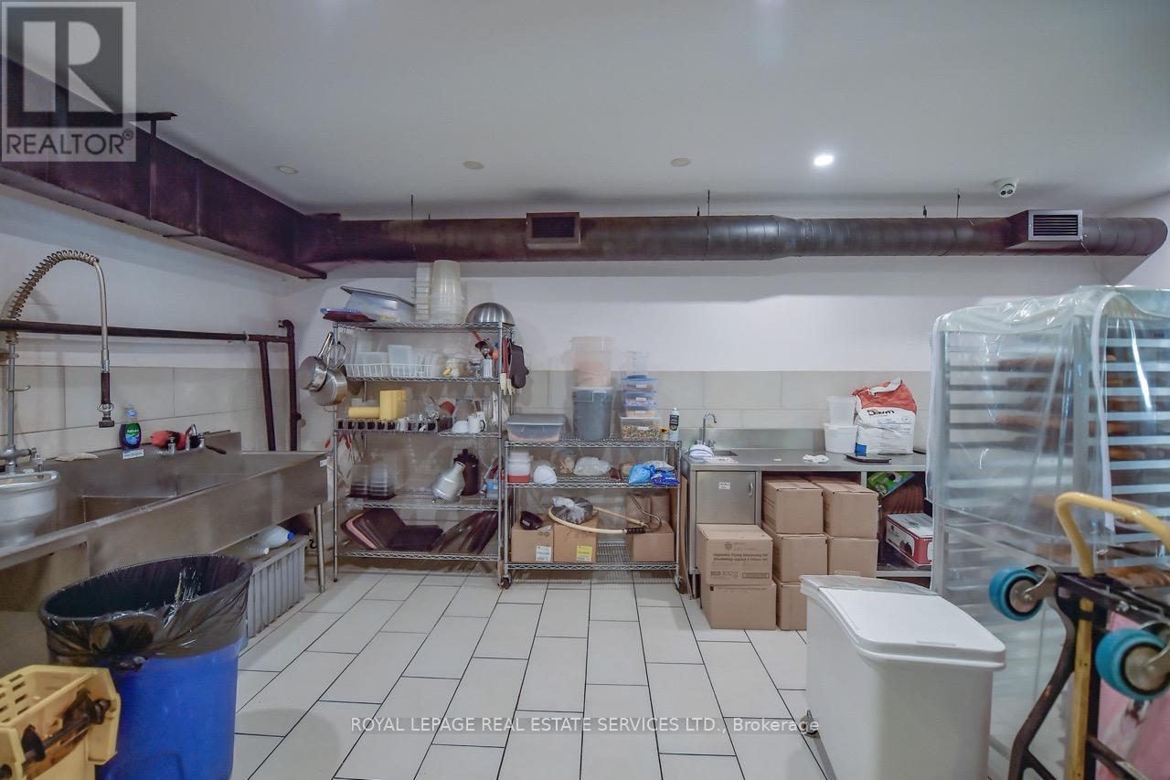 3830 Bloor Street W, Toronto, Ontario  M9B 1K8 - Photo 26 - W12299627