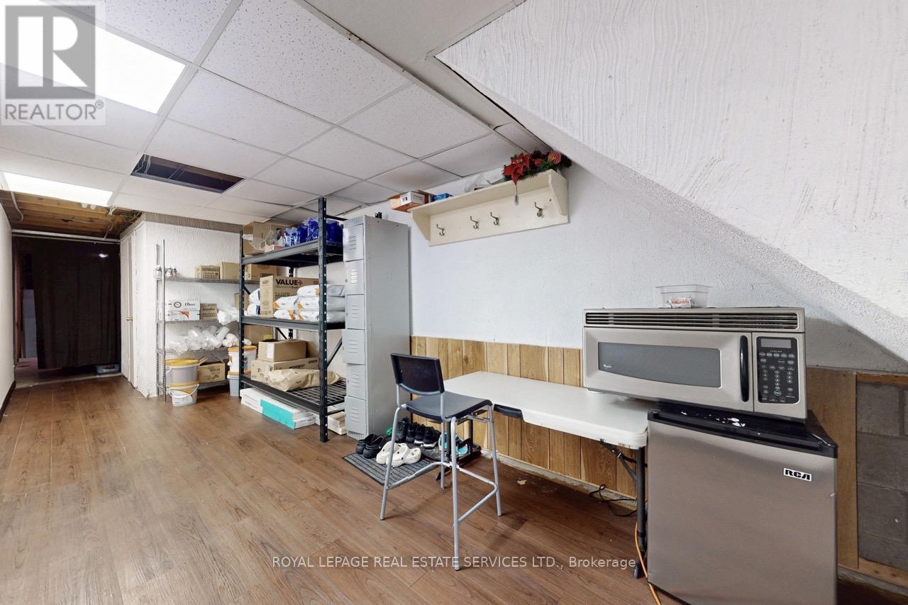 3830 Bloor Street W, Toronto, Ontario  M9B 1K8 - Photo 30 - W12299627