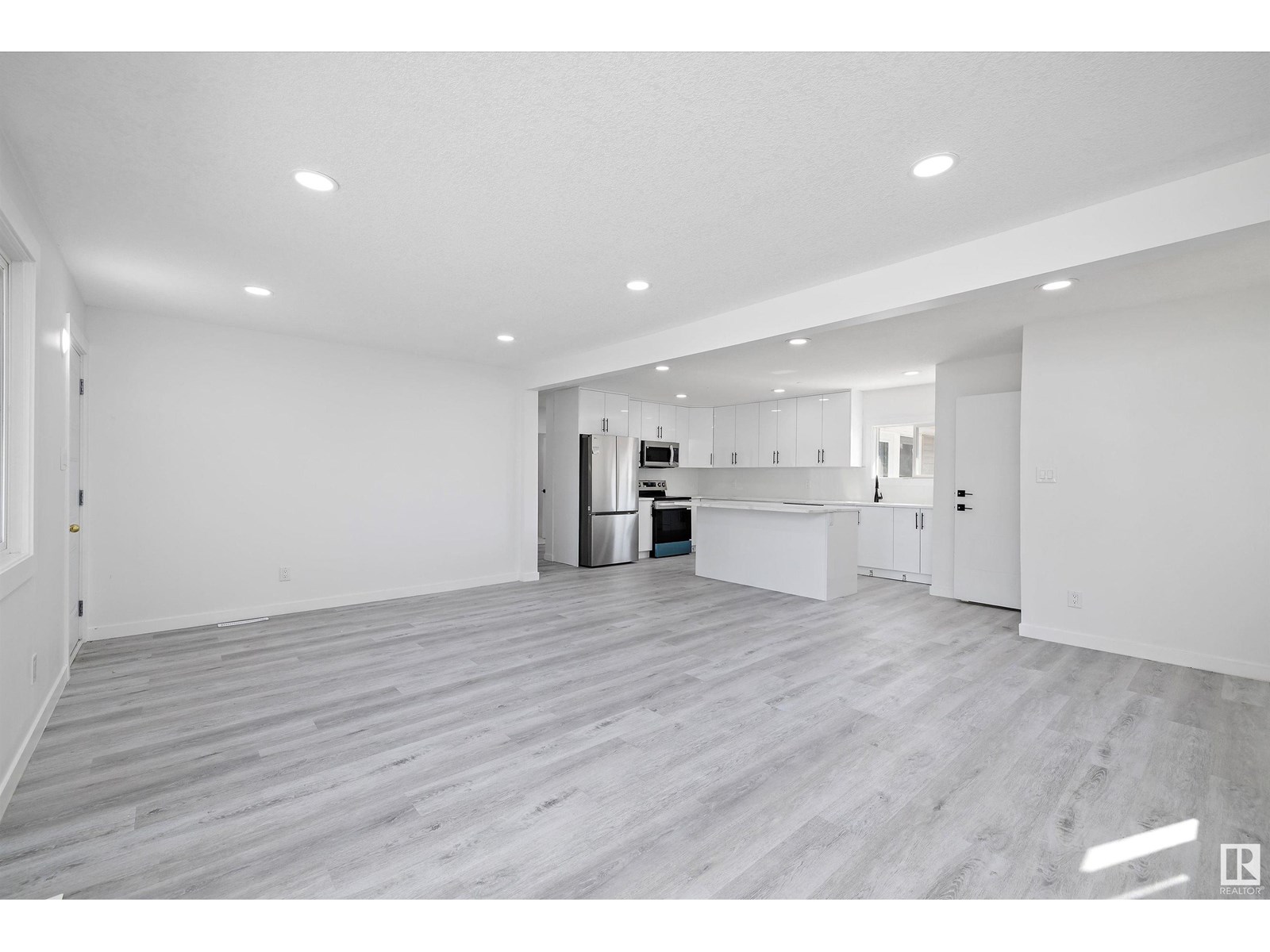 Property at 13603 137 ST NW image 1