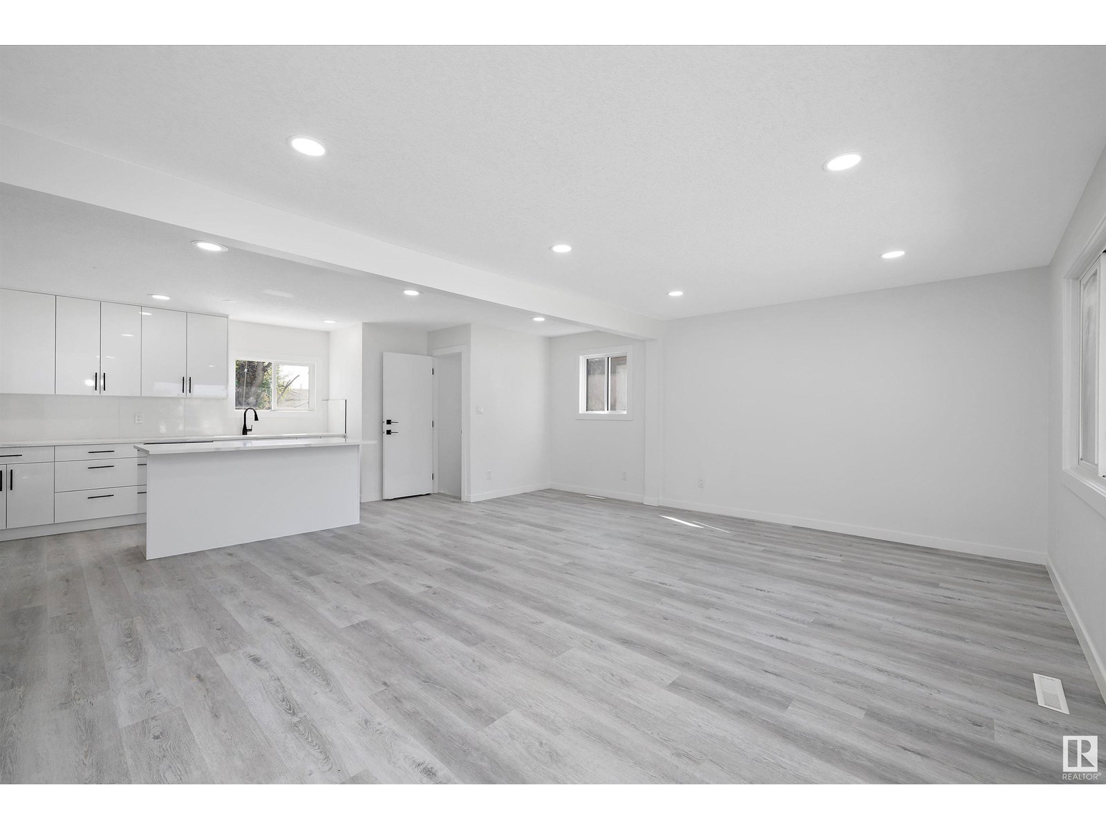 Property at 13603 137 ST NW image 4