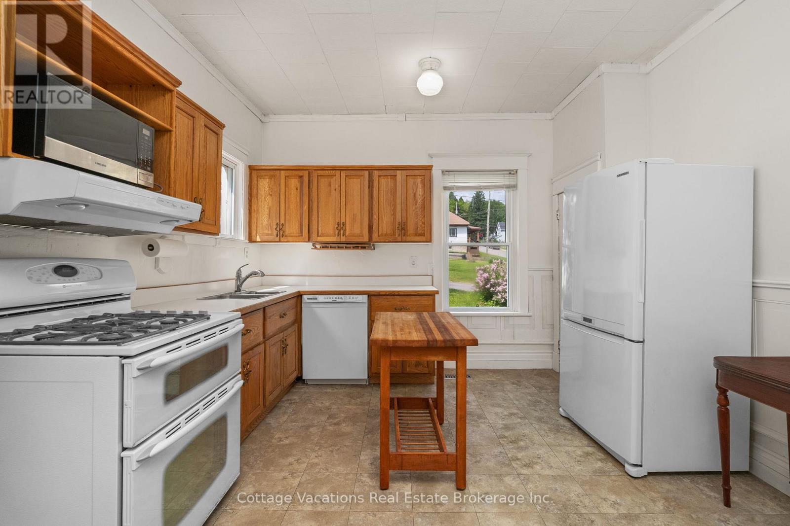 1 Duncan Street E, Huntsville, Ontario P1H 1V9 - Photo 19 - X12241721