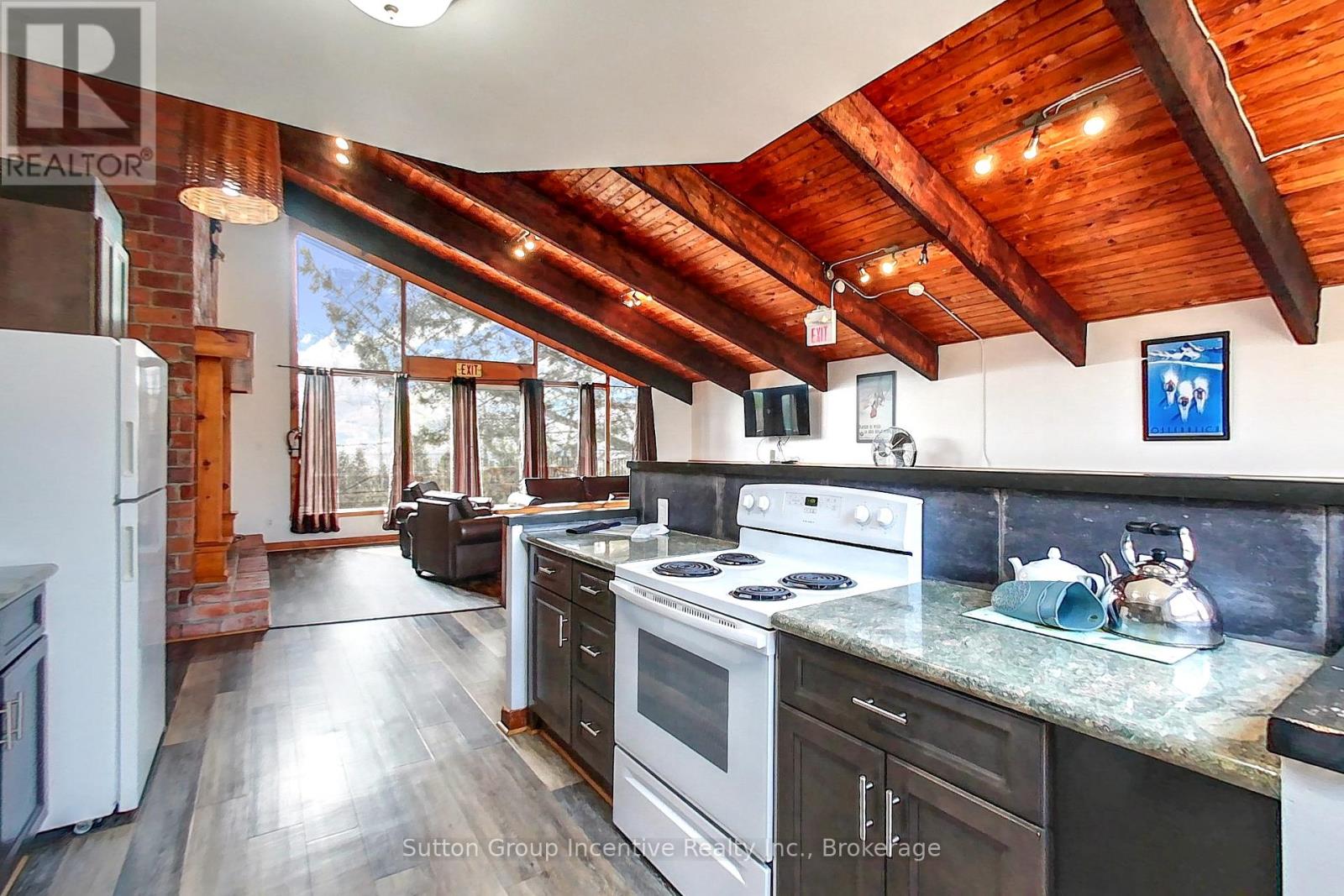 13l - 197 Arlberg Crescent, Blue Mountains, Ontario  L9Y 0M1 - Photo 13 - X12299842