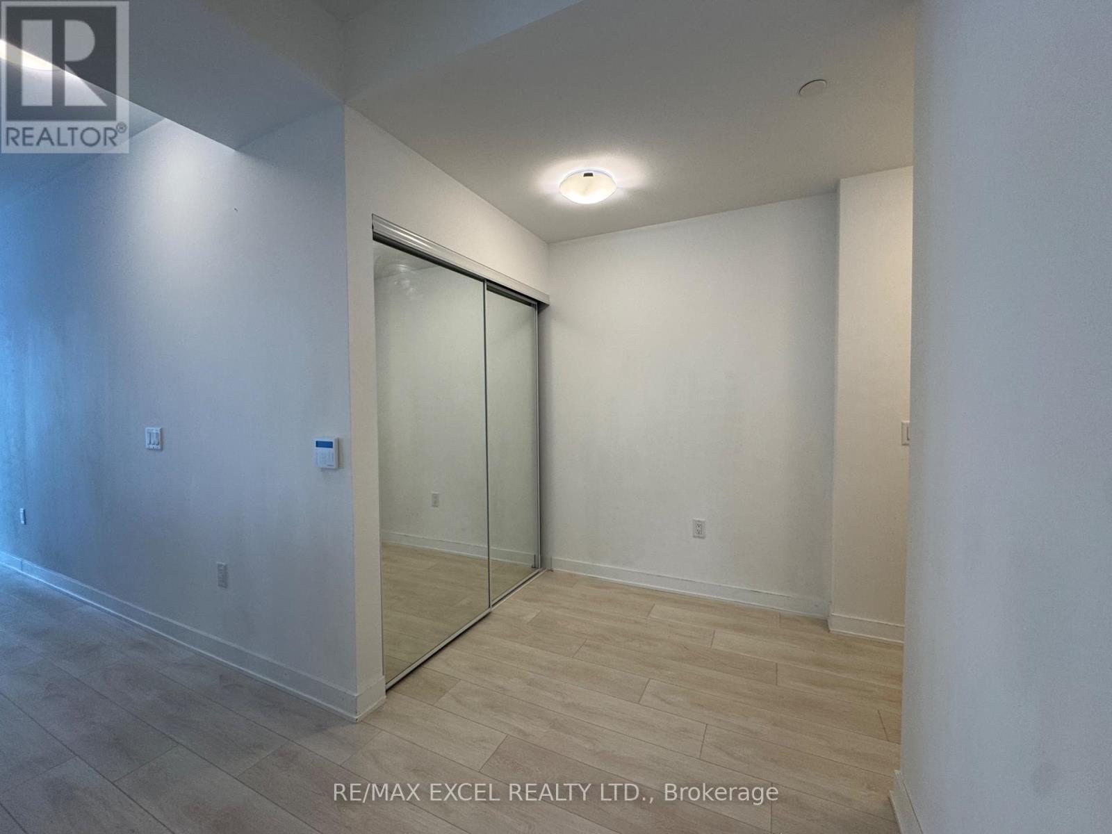 1204 - 95 Oneida Crescent, Richmond Hill, Ontario  L4B 0H5 - Photo 4 - N12299720