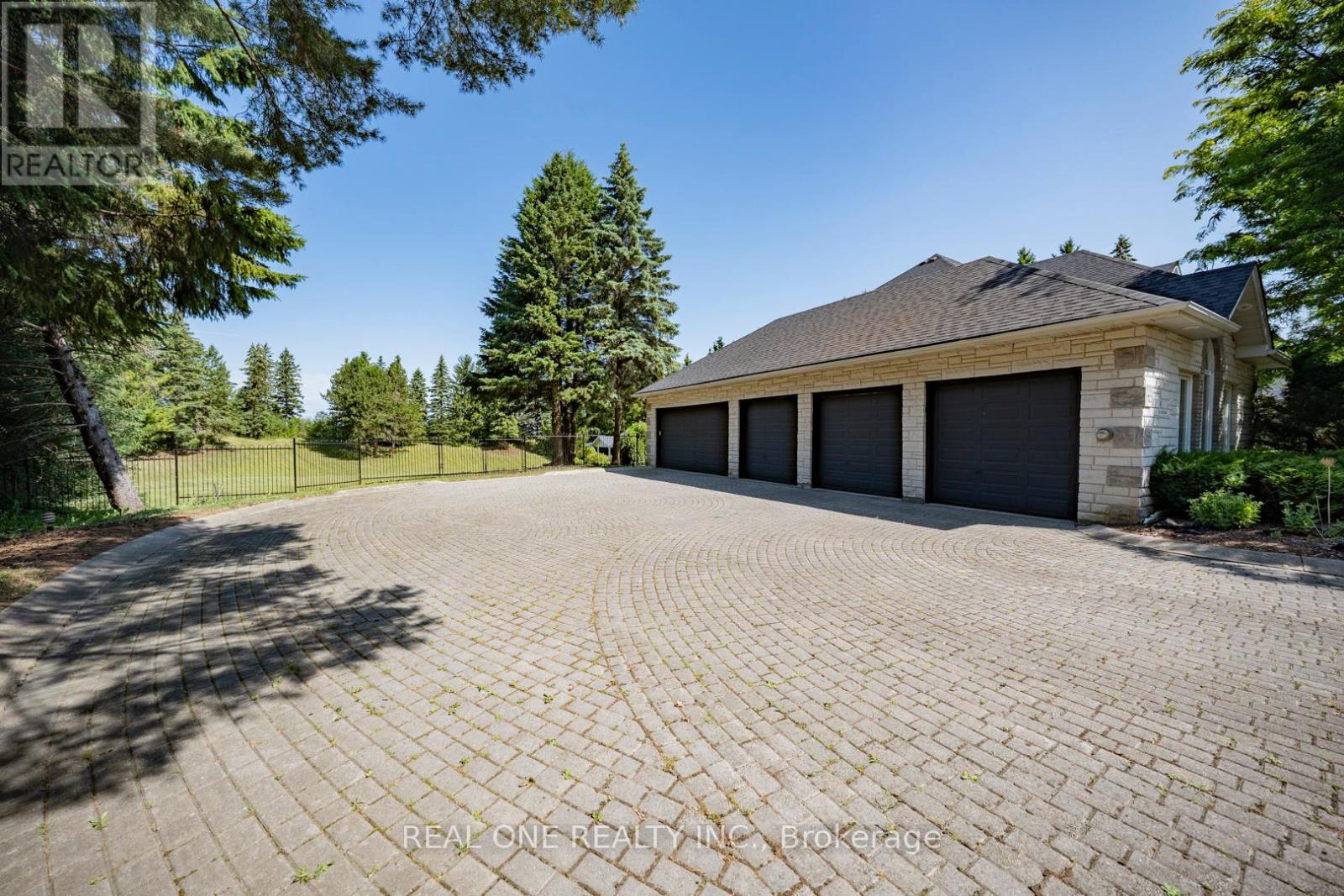14 Alm Court, Aurora, Ontario  L4G 6W7 - Photo 6 - N12299748