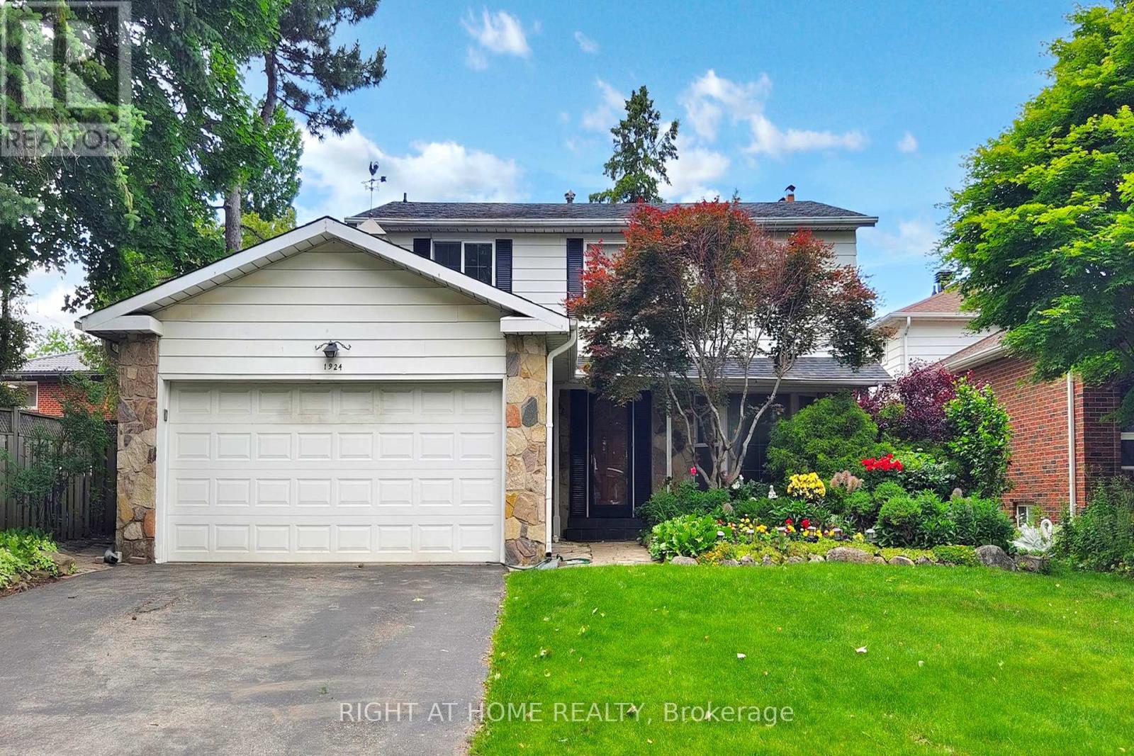 Property at 1924 STEEPBANK CRESCENT image 1