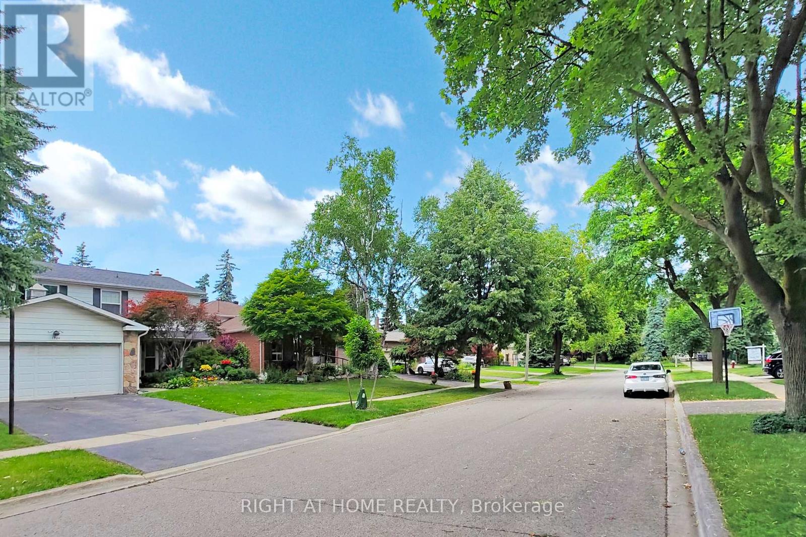 Property at 1924 STEEPBANK CRESCENT image 2