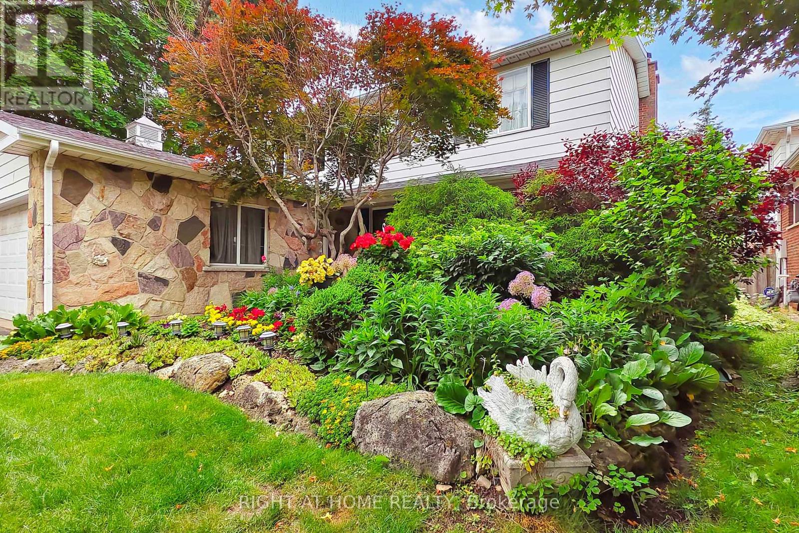 Property at 1924 STEEPBANK CRESCENT image 5