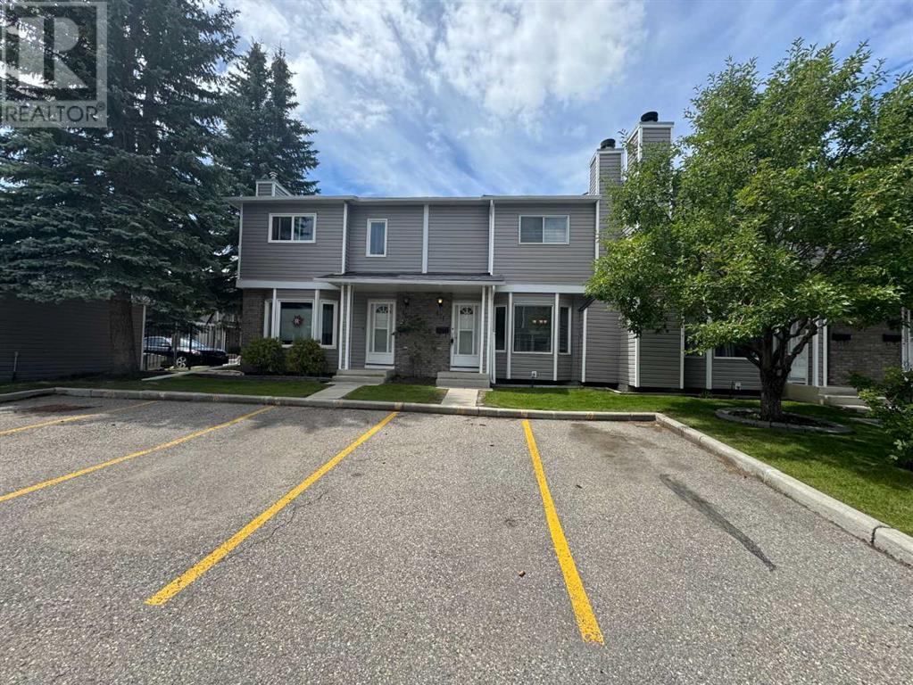 Property at 171 Riverglen Park SE image 1