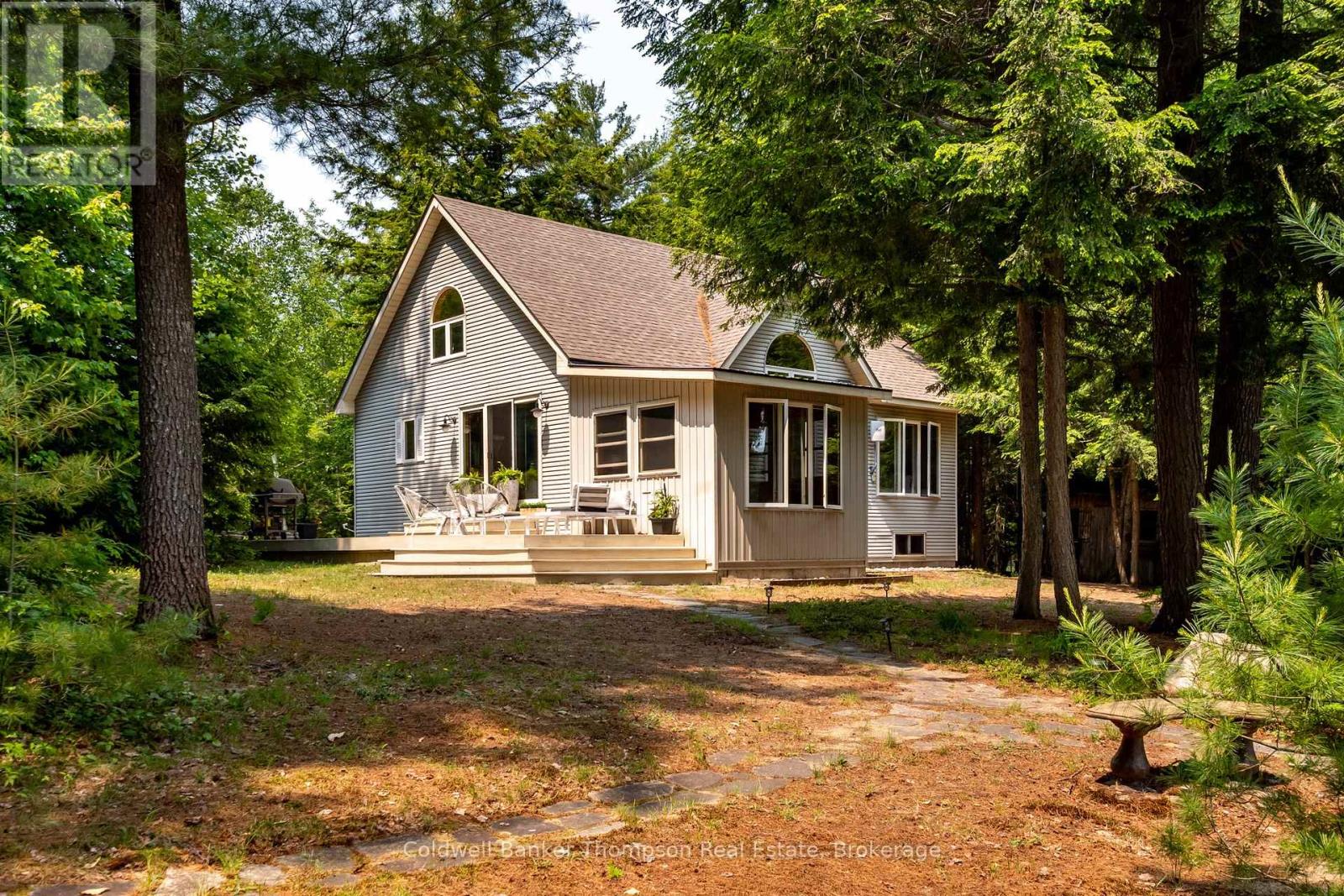 115 Cottage Lane, Huntsville, Ontario  P1H 2J4 - Photo 1 - X12233492
